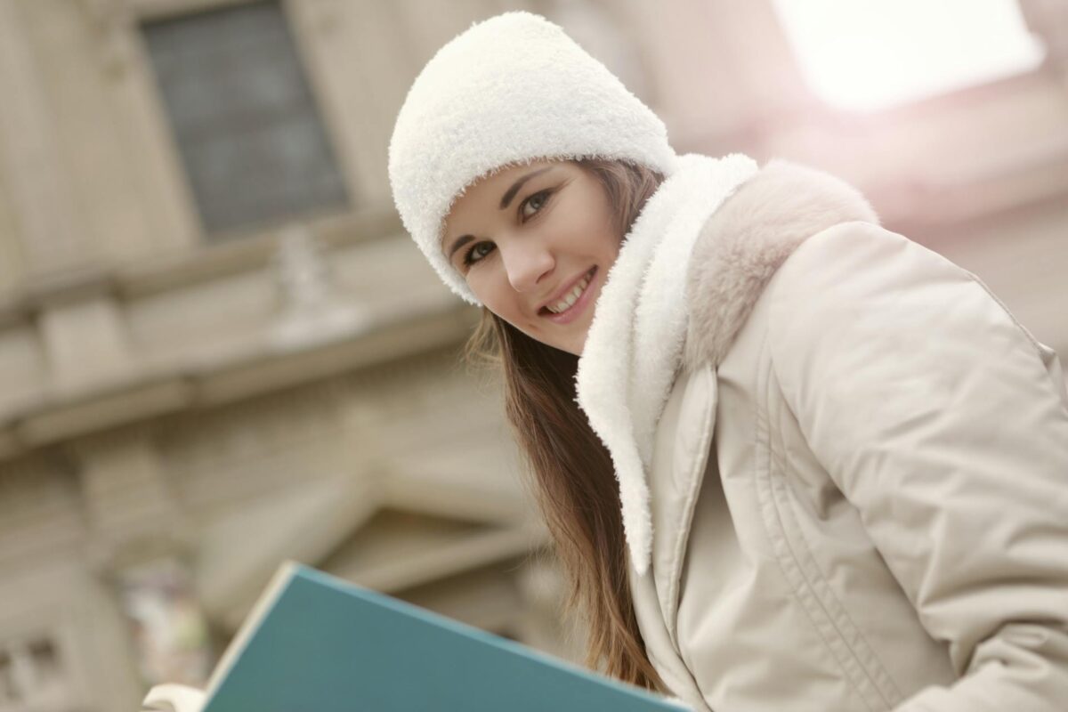 Ropa de invierno con abrigos elegantes